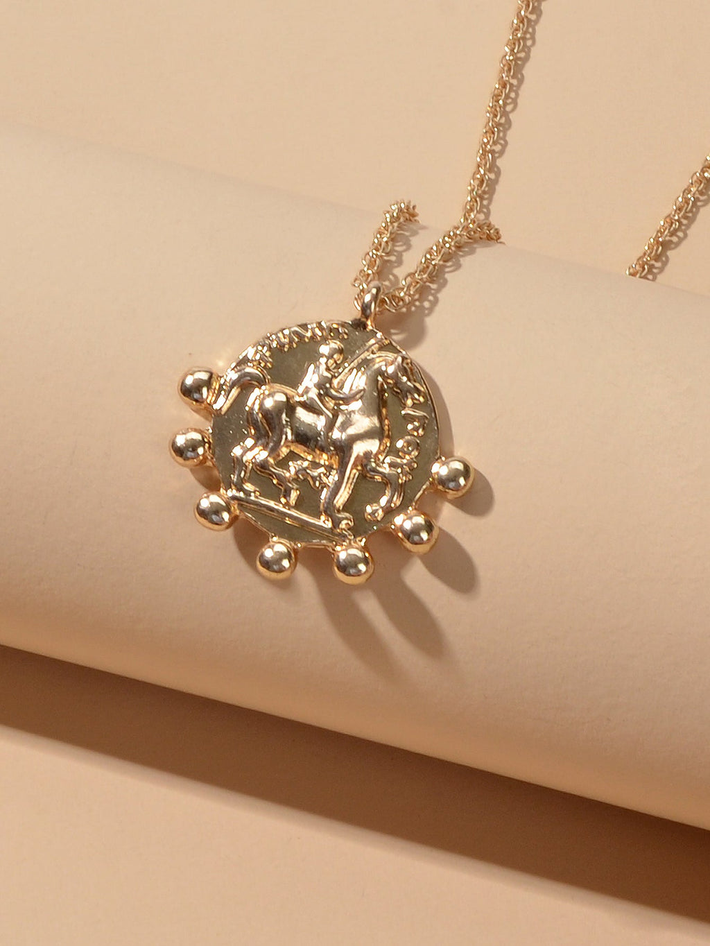 Gold Chain Carved Riding Horse Round Pendant Trendy Necklace Fashion Jewellery