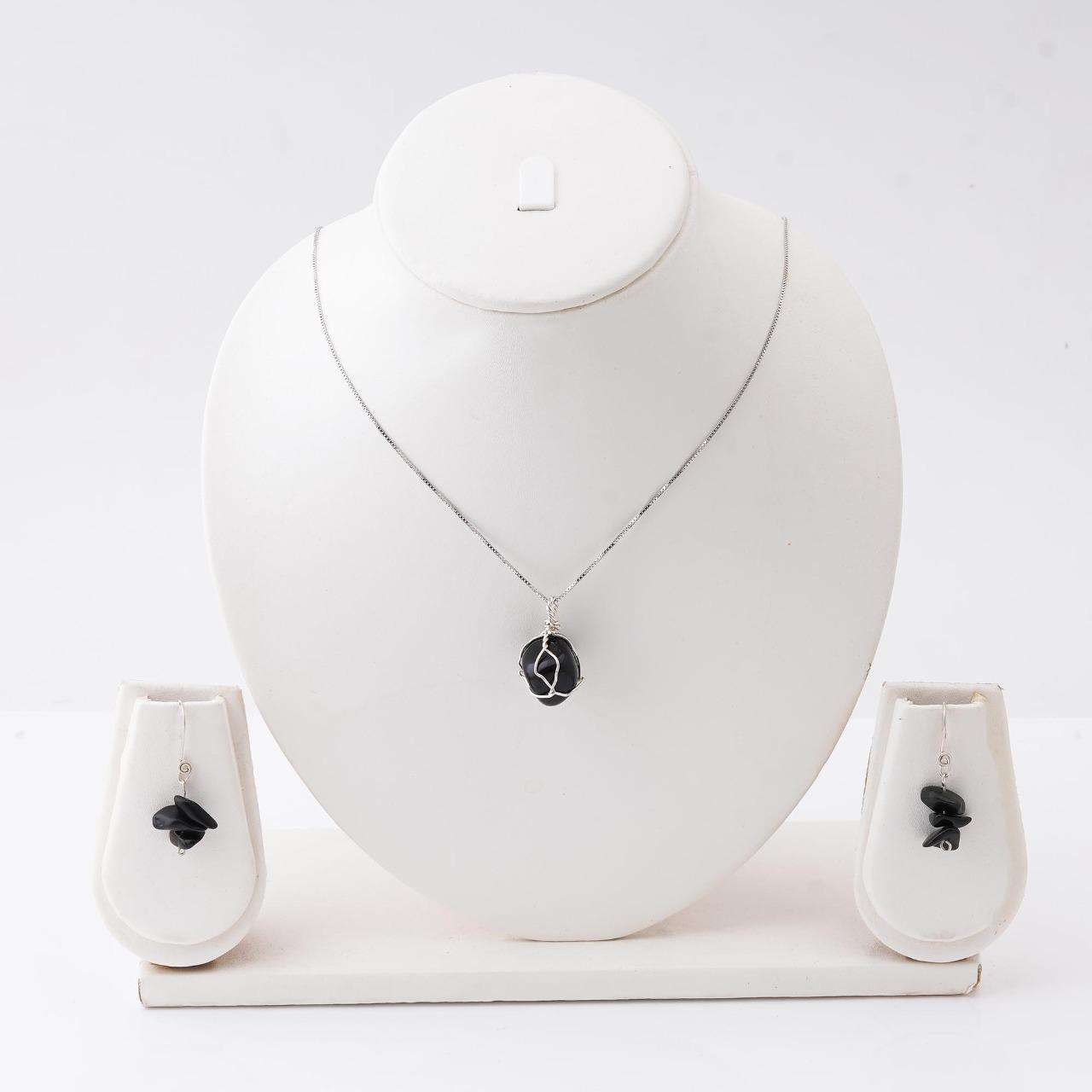 Handcrafted Set of Onyx in its Natural form in Silver 925
